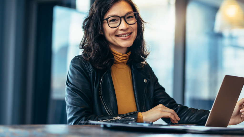 Woman with laptop. How to become a PA in UK.